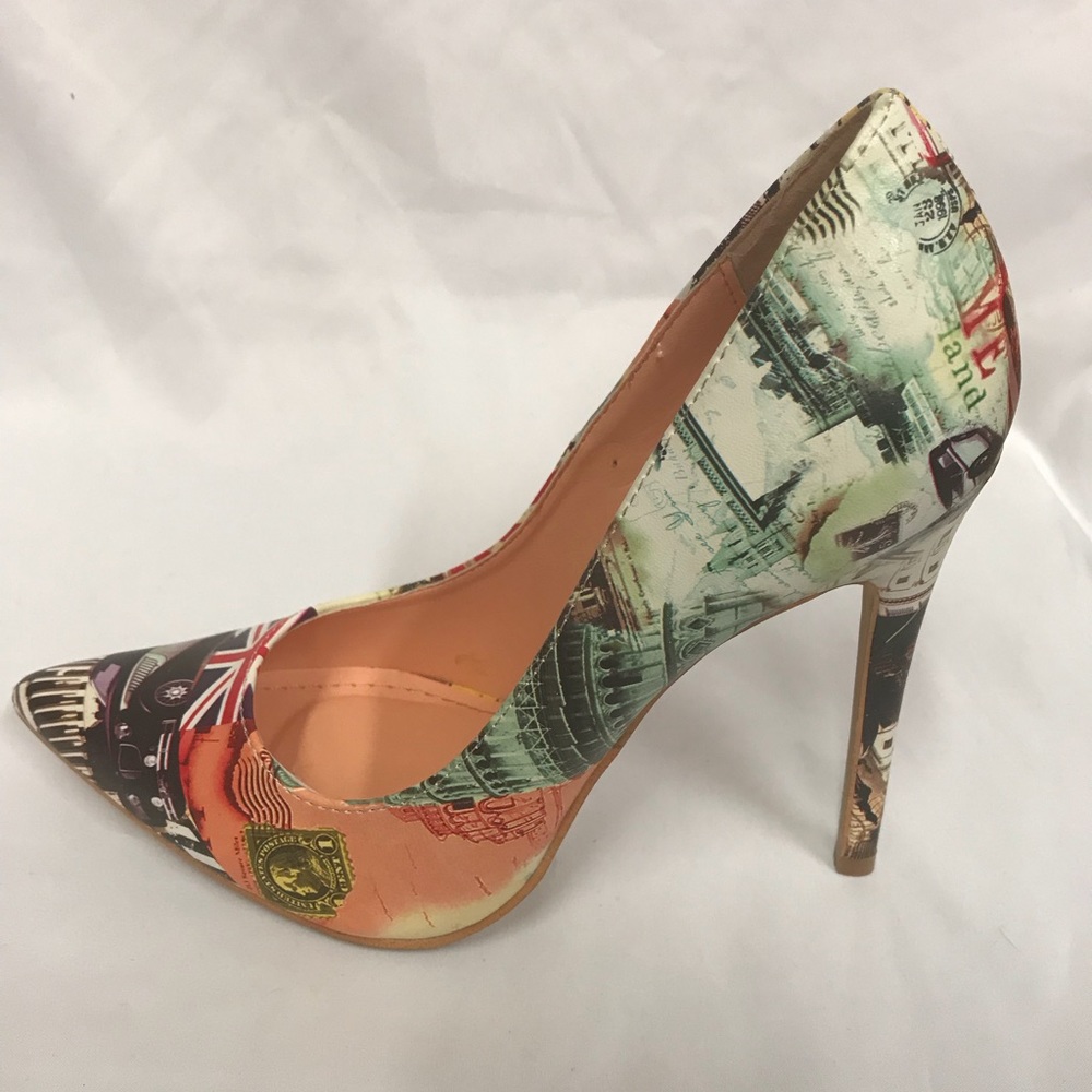 New 4.5 inches pointed heels in  beautiful print